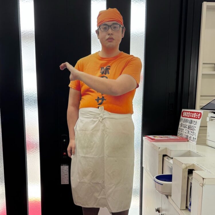 片桐D等身大パネルの画像です。