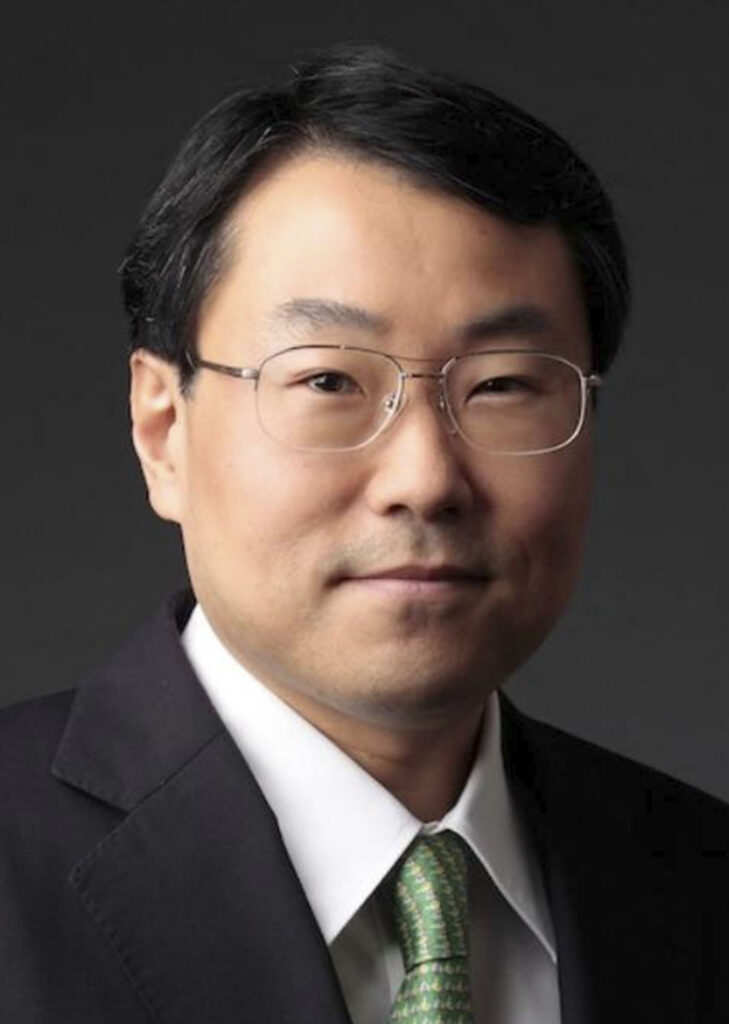 佐藤伸一教授の画像です