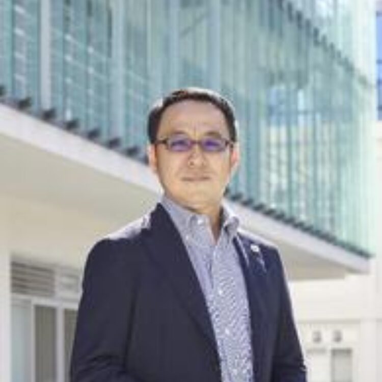 今井龍一教授の画像です