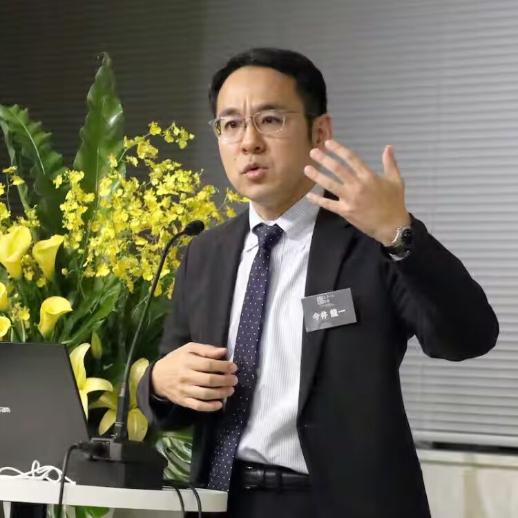 今井龍一教授の画像です