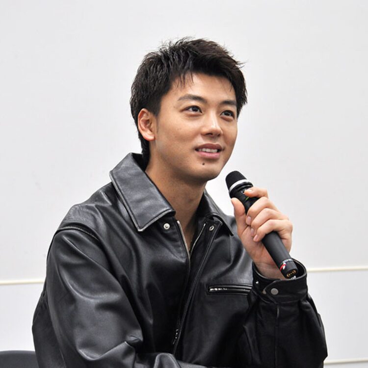 竹内涼真の画像です