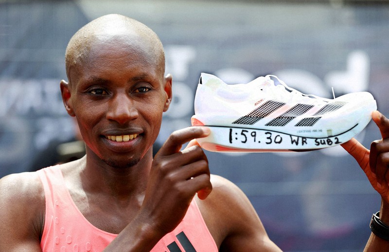 アディダス最新シューズの画像です